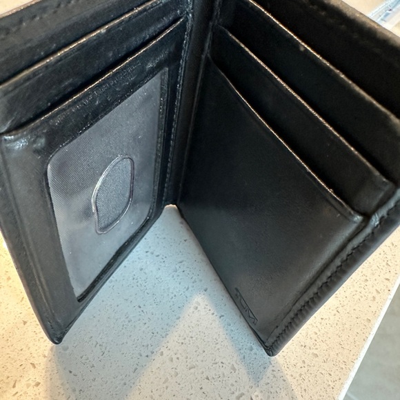 Tumi Black Leather Billfold - Picture 8 of 10